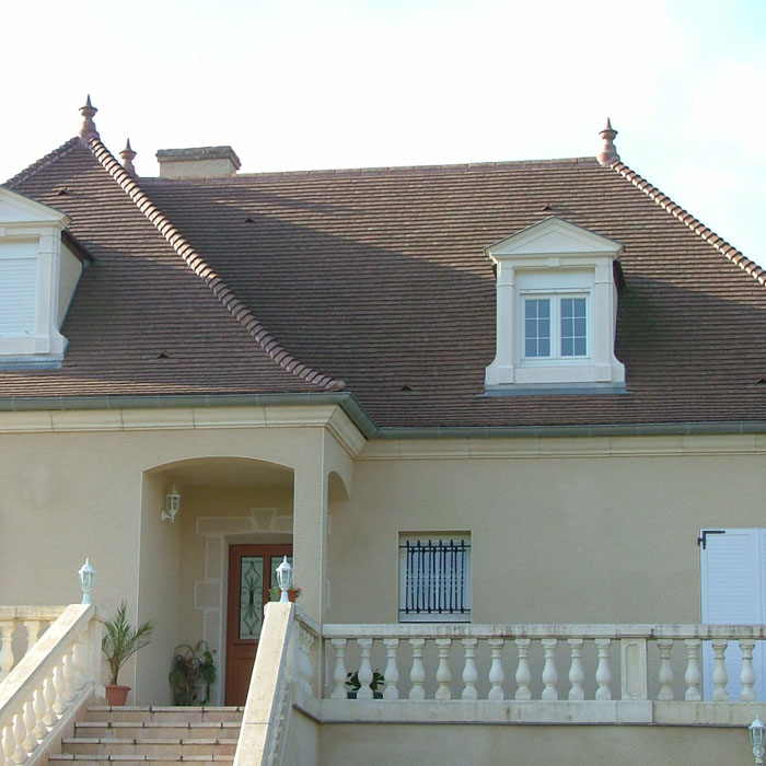 jacobine a fronton en pierre de bourgogne reconstituee